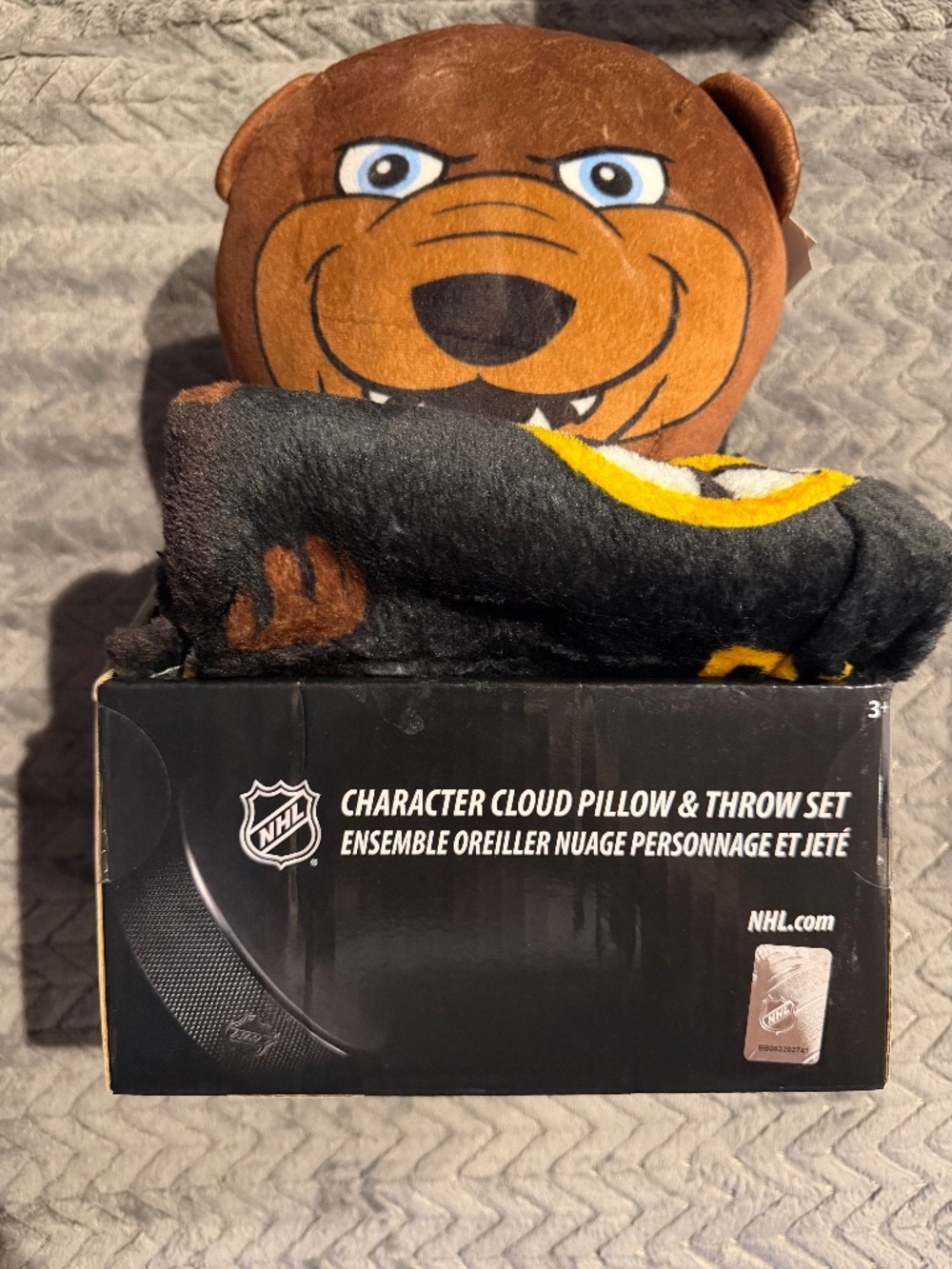 NWT Boston Bruins throw and pillow
